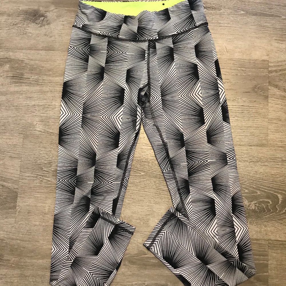 Women's Workout Tights - Black and White - Sz M